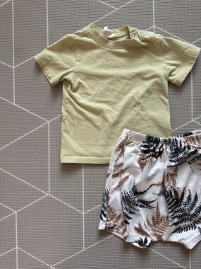H&M|Baby boy summer set,pastel green soft short sleeve tee & tropical shorts•••